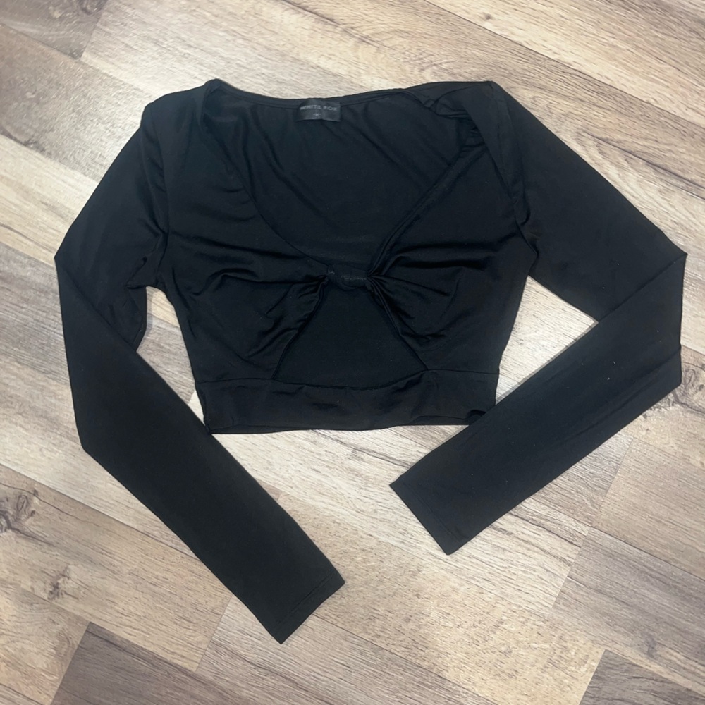 White Fox Atheltic Workout Crop with partial open front